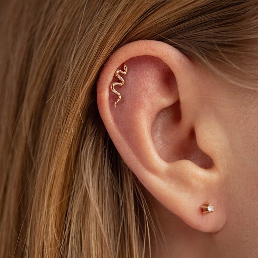 Одиночная золотая серьга для хеликса "Змея" з40075к