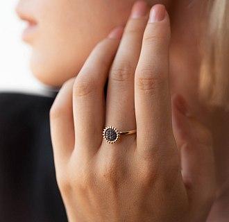 Золотое кольцо "Подсолнух" с черными бриллиантами 226153122 №7