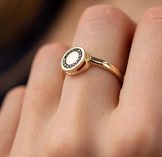 Золотое кольцо с черными бриллиантами 234543122 №2