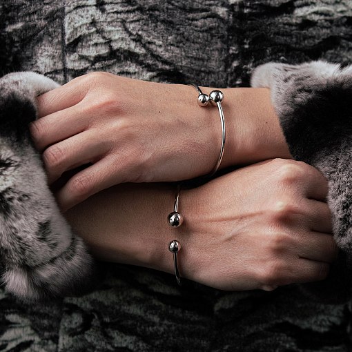 Жесткий браслет "Шарики" в белом золоте б05817 2