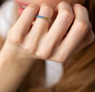Серебряное кольцо с дорожкой голубых и желтых камней 8152 №2