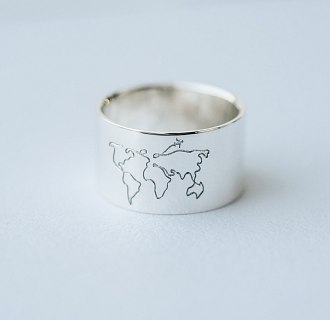 Серебряное кольцо с гравировкой "Карта мира" 112143м