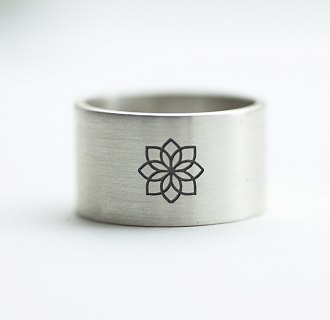Серебряное кольцо с гравировкой "Лотос" lotos №2