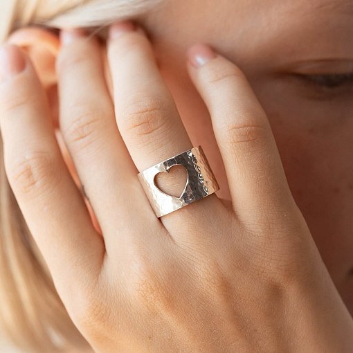 Широкое кольцо "Мама" в серебре 112206м 9