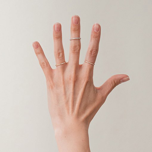 Каблучка з доріжкою каменів в білому золоті к08276 4