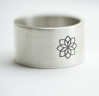 Серебряное кольцо с гравировкой "Лотос" lotos №4