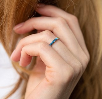 Серебряное кольцо с дорожкой голубых и желтых камней 8152 №6