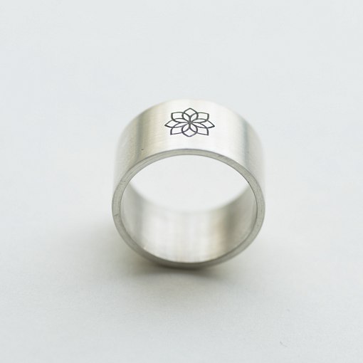 Серебряное кольцо с гравировкой "Лотос" 112143lotos 3