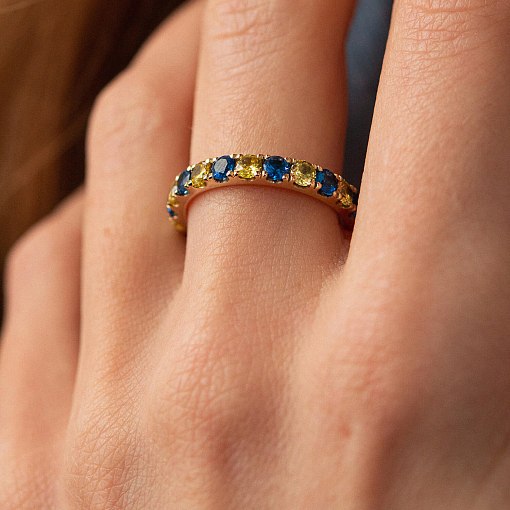 Кольцо с дорожкой голубых и желтых камней (желтое золото) к07106 2