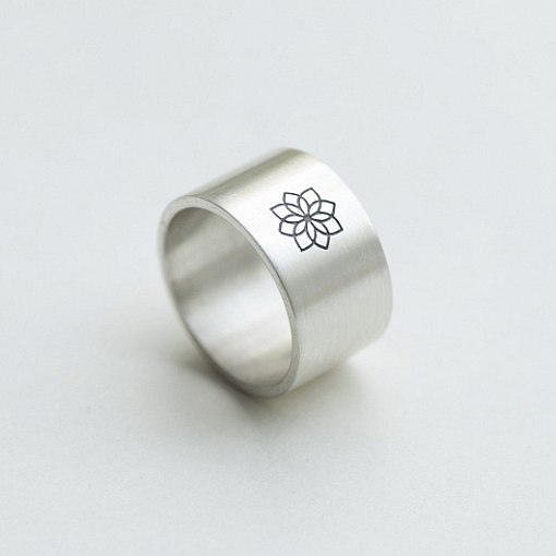 Серебряное кольцо с гравировкой "Лотос" 112143lotos