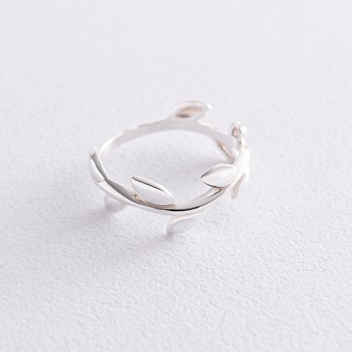 Серебряное кольцо "Листики" 112587