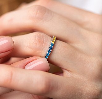 Серебряное кольцо с дорожкой голубых и желтых камней 8152 №4