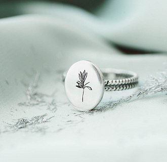 Серебряное кольцо с гравировкой "Цветочек" 112537ц