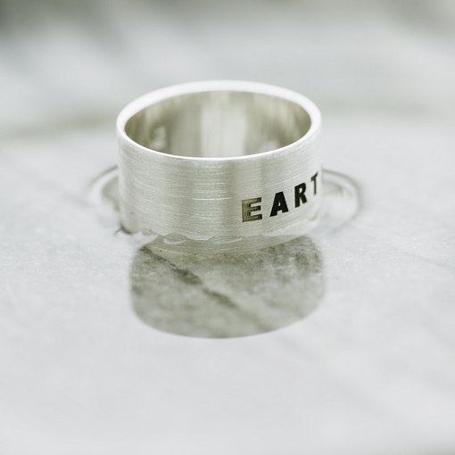 Серебряное кольцо с гравировкой "Earth" 112143earth 3