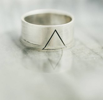 Серебряное кольцо с гравировкой "Треугольник" 112143тр №5