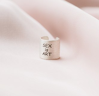 Серебряная серьга-каффа "Sex is art" (матовая) 122703s №2