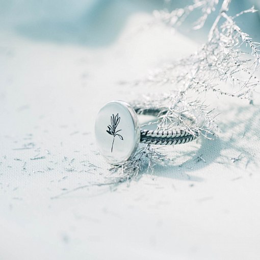 Серебряное кольцо с гравировкой "Цветочек" 112537ц 2