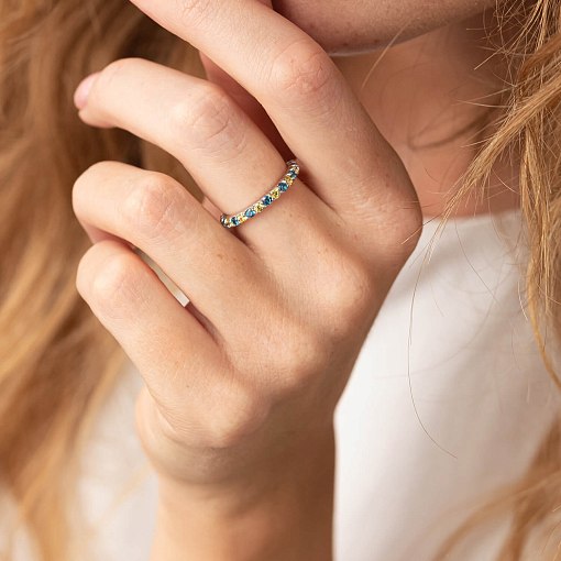 Серебряное кольцо с дорожкой голубых и желтых камней 8151 9