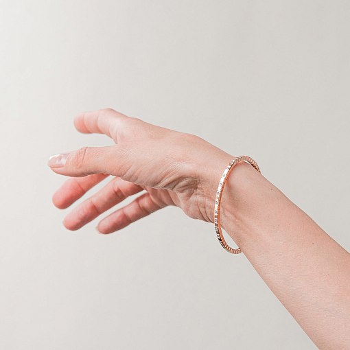 Жесткий золотой браслет "Кубики" (фианиты) б05612 3