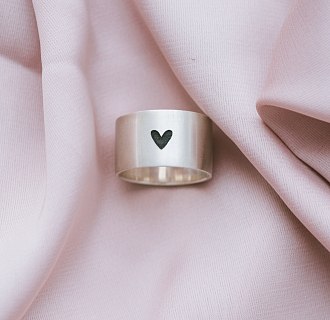Серебряное кольцо с гравировкой "Сердце" 112143сер №5
