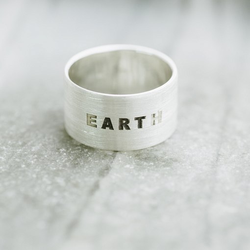 Серебряное кольцо с гравировкой "Earth" 112143earth 2