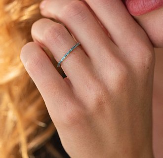 Золотое кольцо с голубыми бриллиантами 226811121 №4