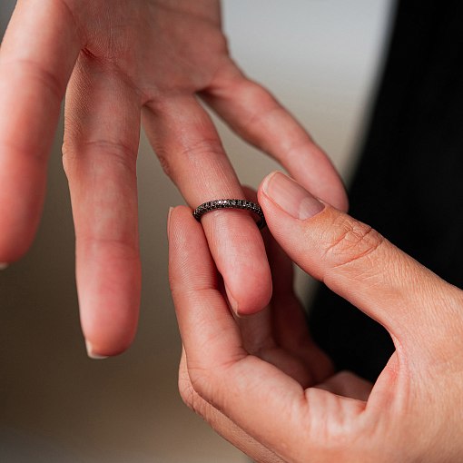 Золота каблучка з чорними діамантами кб0242sth 7