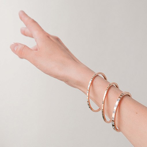 Жесткий золотой браслет "Кубики" (фианиты) б05612 5