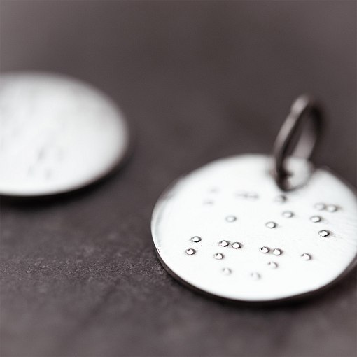 Срібний кулон з індивідуальним гравіюванням шрифтом Брайля (17 мм) 132722br 3