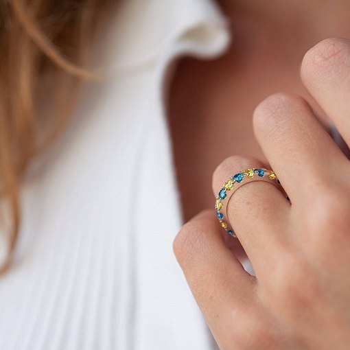 Серебряное кольцо с дорожкой голубых и желтых камней 112664 8