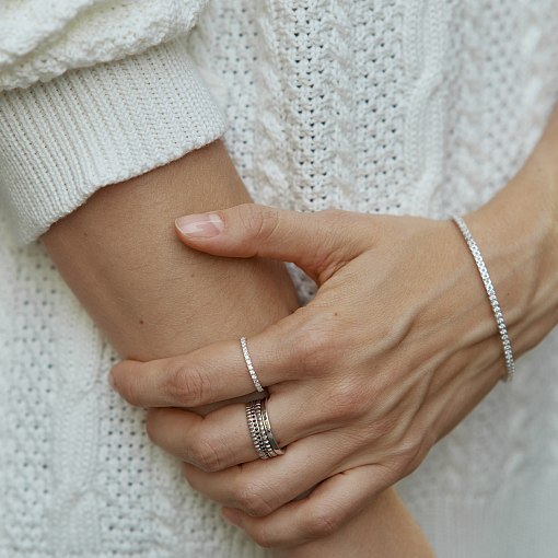 Каблучка з доріжкою каменів в білому золоті к08276 8