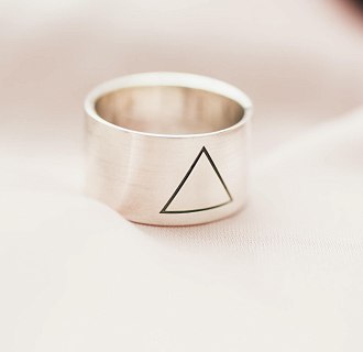 Серебряное кольцо с гравировкой "Треугольник" 112143тр №4